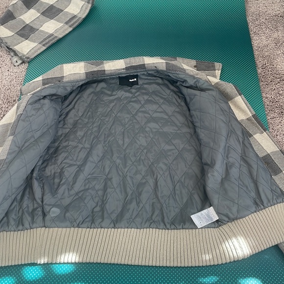 Early 2000s Hurley Plaid insulated jacket with removable hood SMALL - Picture 6 of 10